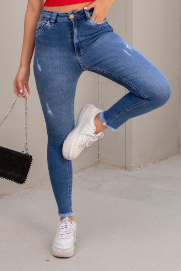 Calça Jeans Fit Com Barra Desfiada Ember Feminina Revanche Garmen Azul