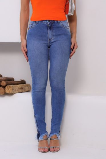 Calça Jeans Skinny Com Barra Desfiada Feminina Revanche Caracena Azul