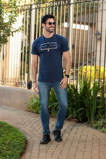 Camiseta Decote Careca Estampada Masculino Revanche Malagón AZUL MARINHO