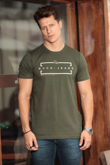 Camiseta Decote Careca Estampada Masculino Revanche Malagón VERDE MUSGO